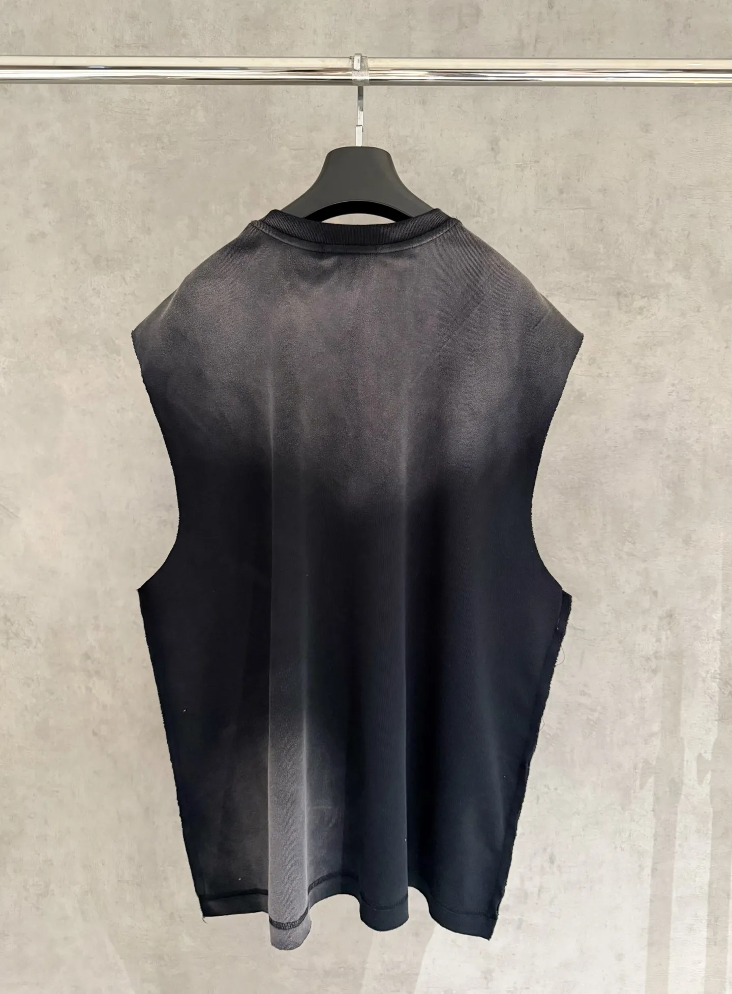 🅿️200 [Strict quality control] CH Crow Heart Sleeveless Round Neck T-shirt 320g heavy-duty composite fabric The upper body is wide and stylish Ice-feeling experience on the inside Waist side splicing tailoring Spray horse slip plus burning process The oversize version highlights the trendy design Size: L-4XL